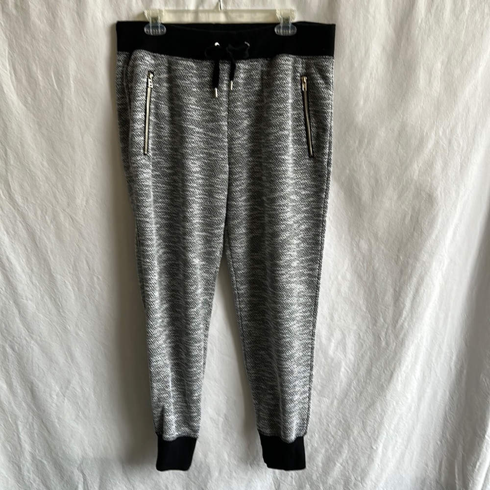 Green Tee black/white joggers, size XXL